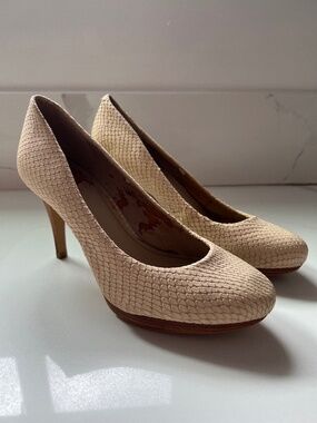 Vince Camuto Zella Nude Snakeskin Pump Round Toe Heels Size 8
